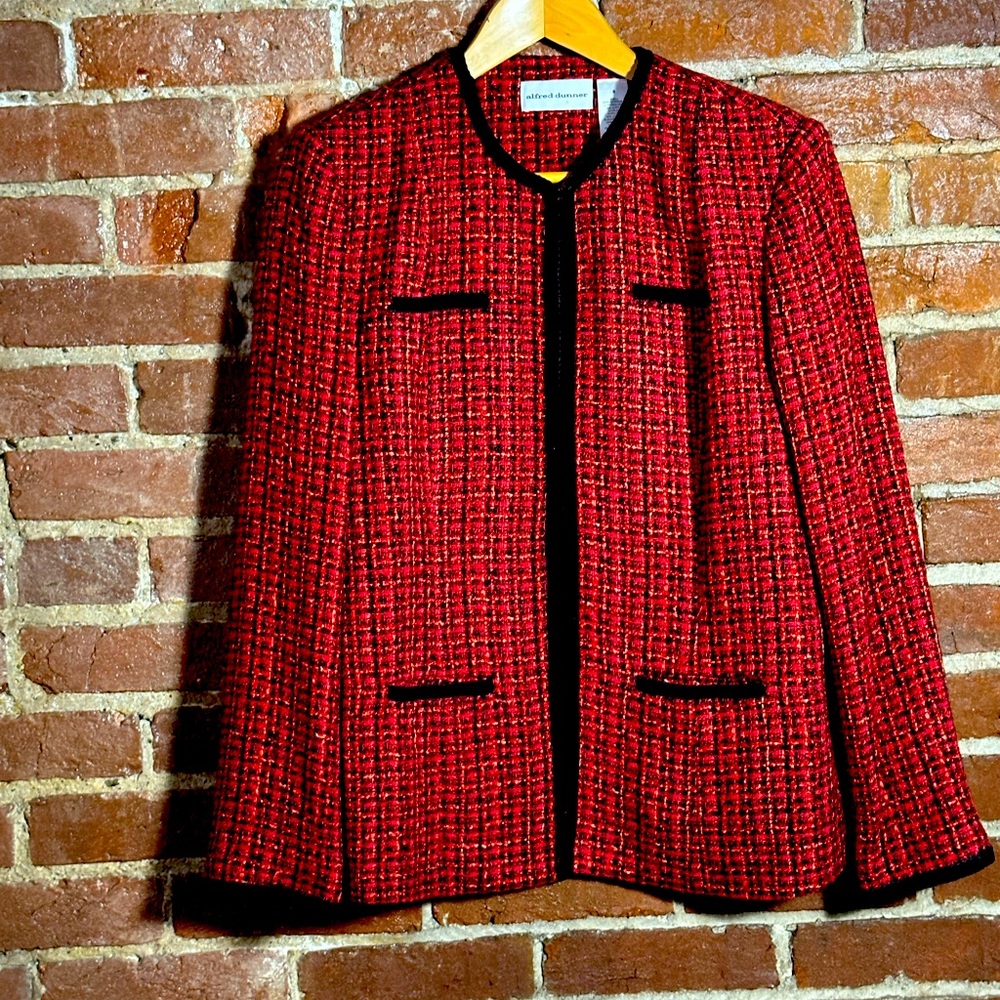 Afred Dunner Chanel like Jacket vintage condition- size 8